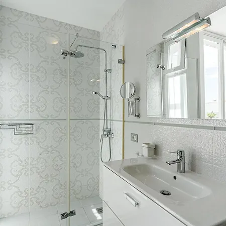 Modern 3bdr With Heated Pool